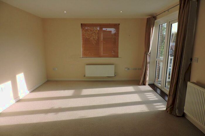 1 Bedroom Property To Rent In Woodhouse Lodge, HP11