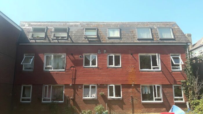 2 Bedroom Flat To Rent In Hurst Lane, Eastbourne, BN21