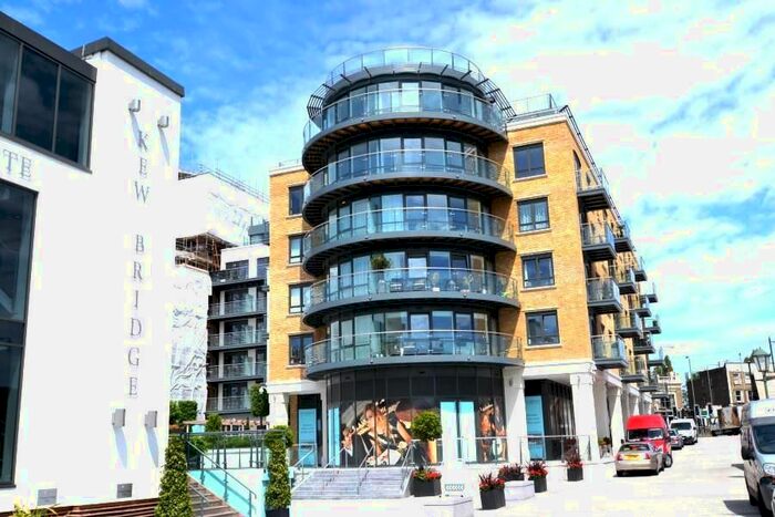 3 Bedroom Flat To Rent In Kew Bridge Road, Brentford, Middlesex, Uk, TW8