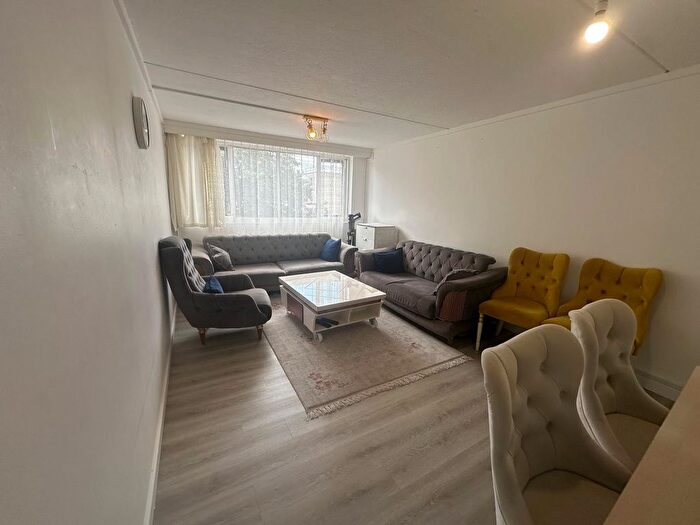2 Bedroom Flat To Rent In Hornchurch, Gloucester Road, London, N17