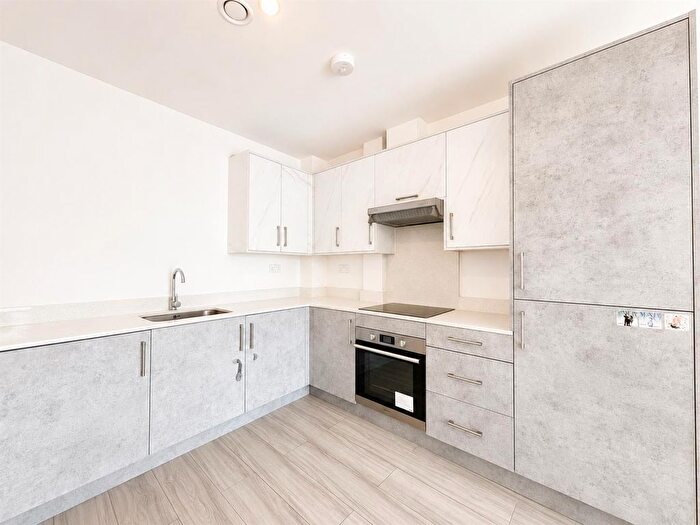 2 Bedroom Flat To Rent In Meadow House, Staines Road, Hounslow, TW4