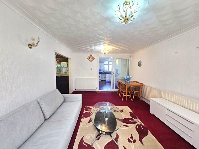 3 Bedroom Terraced House To Rent In Woodman Path, Ilford, IG6