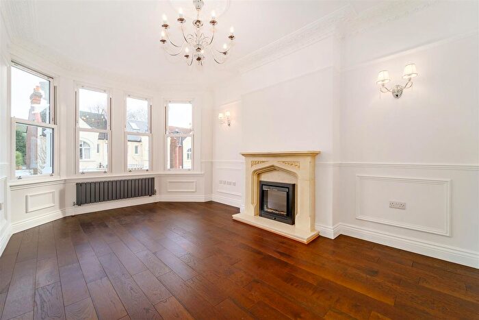 4 Bedroom Flat To Rent In Drayton Road, Ealing, W13