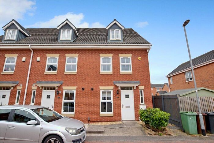 3 Bedroom Town House To Rent In Boulevard Rise, Leeds, West Yorkshire, LS10