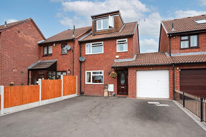 4 Bedroom Terraced House For Sale In Mayfield Close, Catshill, B61
