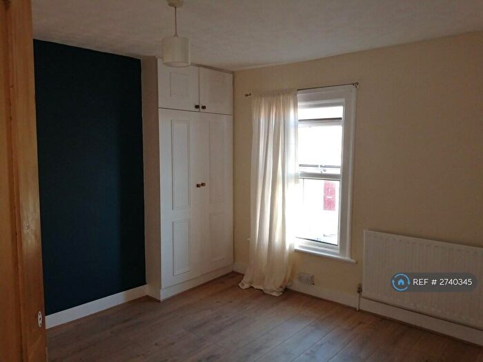 2 Bedroom End Of Terrace House To Rent In Alpha Street South, Slough, SL1