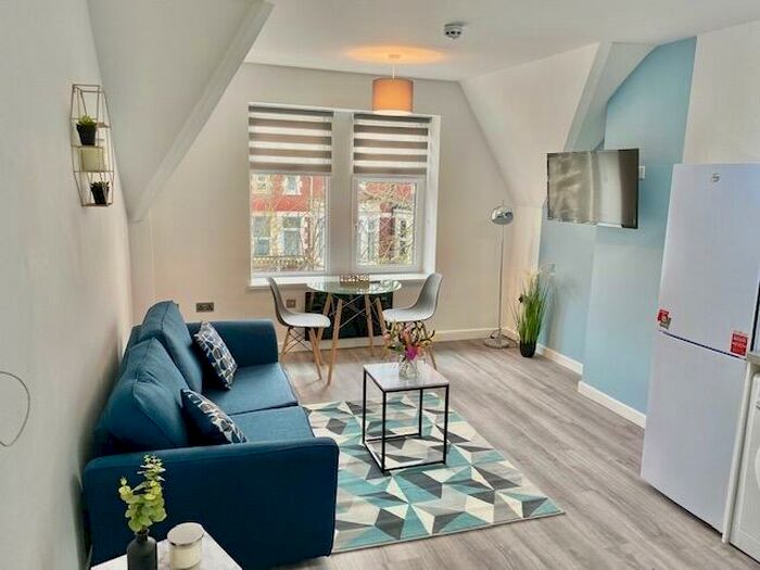 1 Bedroom Flat To Rent In Princes Street, Cardiff, CF24