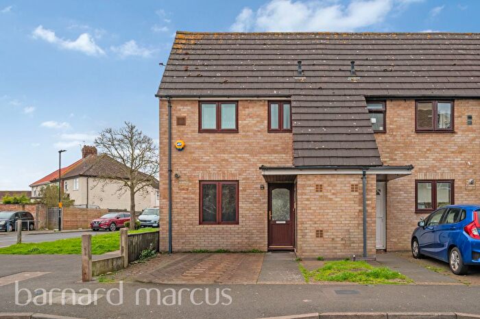 3 Bedroom Property To Rent In Midsummer Avenue, Hounslow, TW4