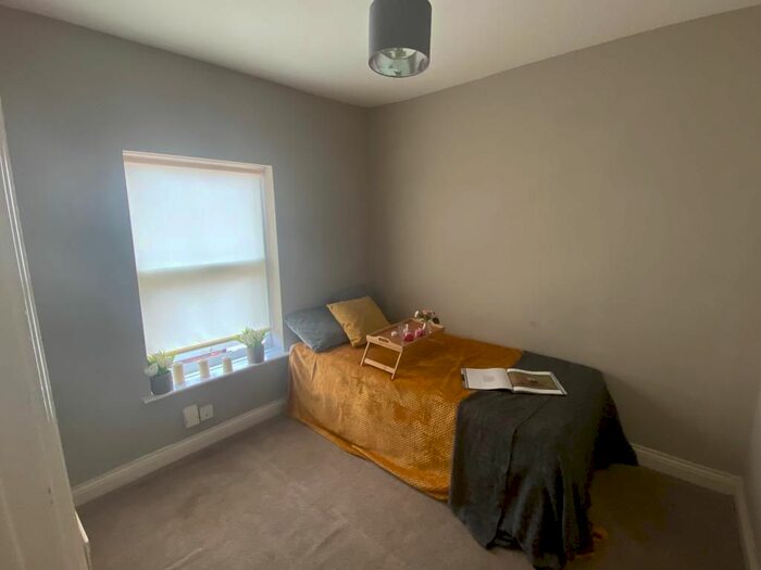 Studio To Rent In H High Town Road, Luton, LU2