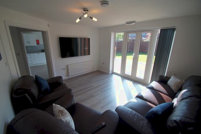 6 Bedroom Detached House To Rent In Cheshire Close, Stoke, Coventry CV3