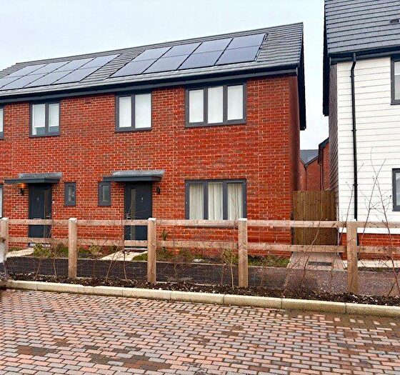 3 Bedroom Property To Rent In Gethin Grove, Crowthorne, RG45