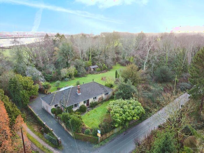 4 Bedroom Bungalow For Sale In Eling Hill, Totton, Southampton, SO40