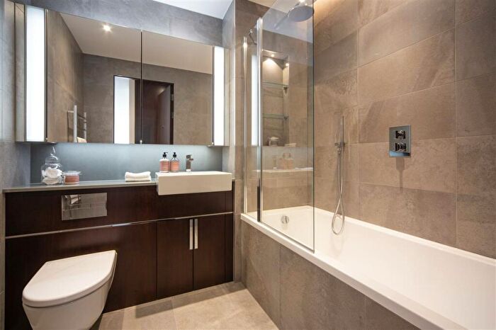 2 Bedroom Flat To Rent In Charles Clowes Walk, SW11