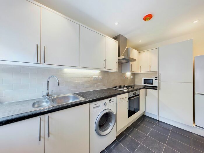 1 Bedroom Bungalow To Rent In Lakeside Close, Ruislip, HA4