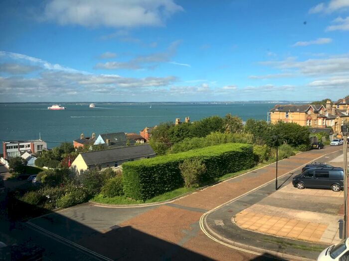 4 Bedroom Town House To Rent In Cliff Road, Cowes, PO31