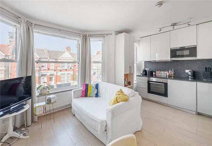 2 Bedroom Apartment To Rent In Windsor Road, London, NW2