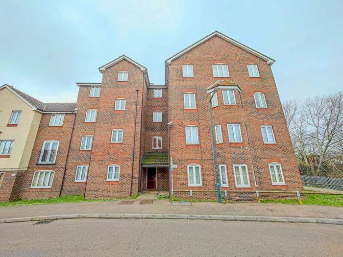 2 Bedroom Flat To Rent In Redbourne Drive, North Thamesmead, London, SE28
