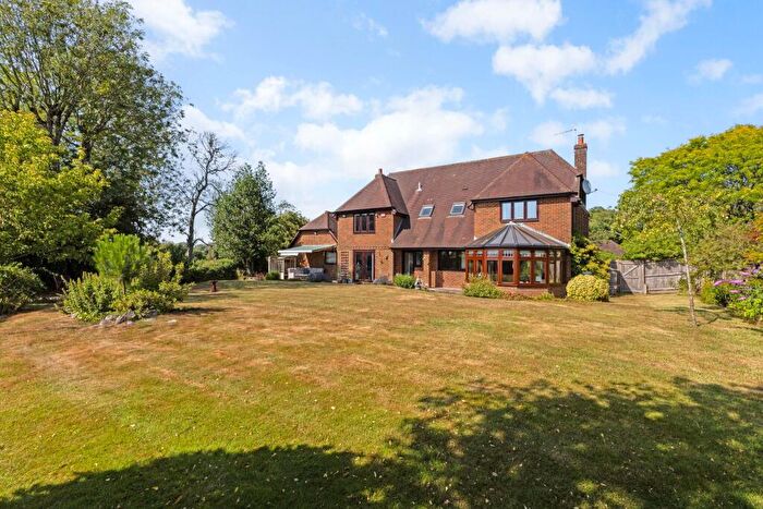 4 Bedroom Detached House For Sale In Pond Lane, Lasham, GU34