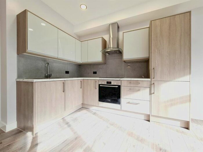 1 Bedroom Flat To Rent In Woodcote Road, Wallington, SM6