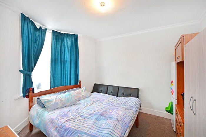 1 Bedroom Flat To Rent In Bryantwood Road, London, N7