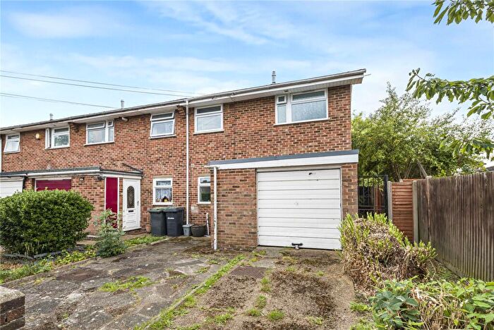 3 Bedroom Terraced House For Sale In Waters Road, London, SE6