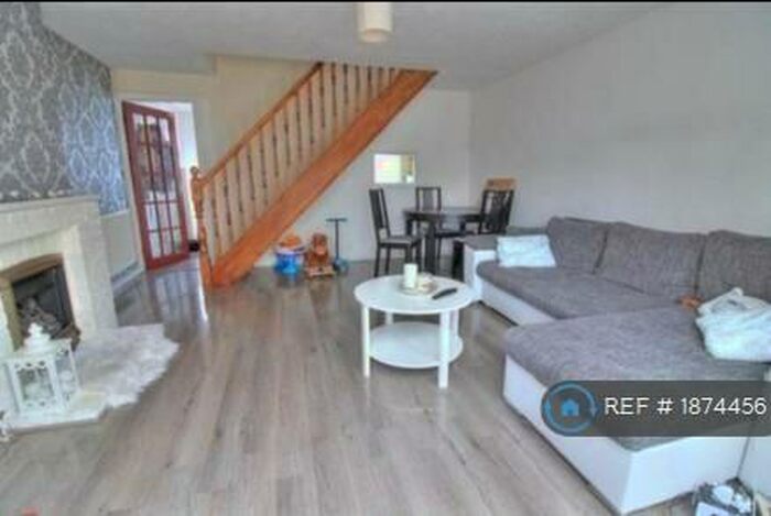 2 Bedroom Terraced House To Rent In Dorel Close, Luton, LU2