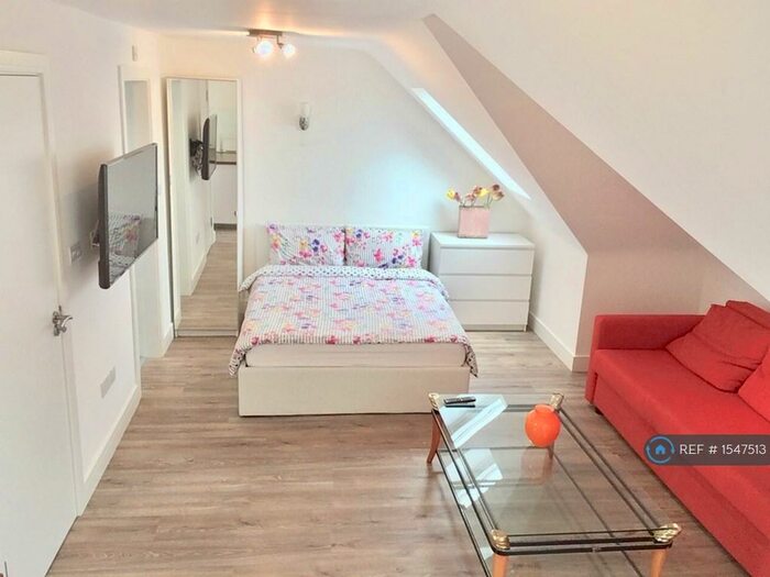 Studio To Rent In Claremont Road, London, NW2