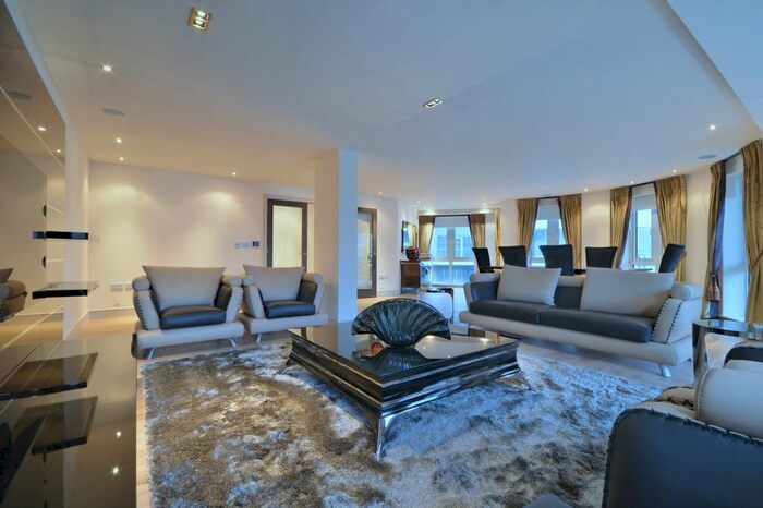 5 Bedroom Flat To Rent In Park Street, London, SW6