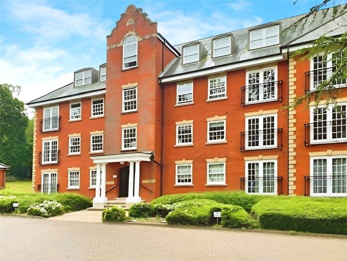 2 Bedroom Apartment For Sale In Montague Close, Wokingham, Berkshire, RG40