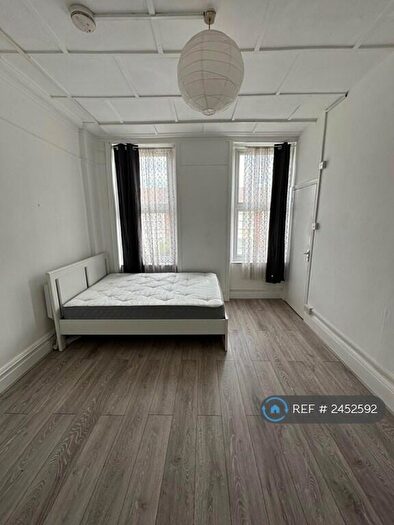 1 Bedroom Flat To Rent In Station Road, London, N3