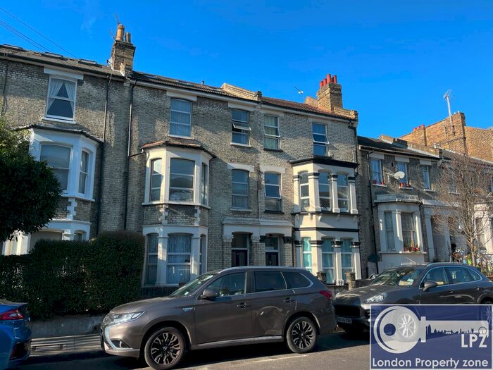Studio To Rent In Devonport Road, Shepherds Bush, W12