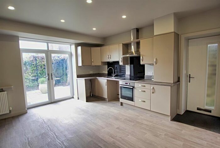 3 Bedroom End Of Terrace House To Rent In Back Bowling Green Road, Stainland, Halifax, HX4