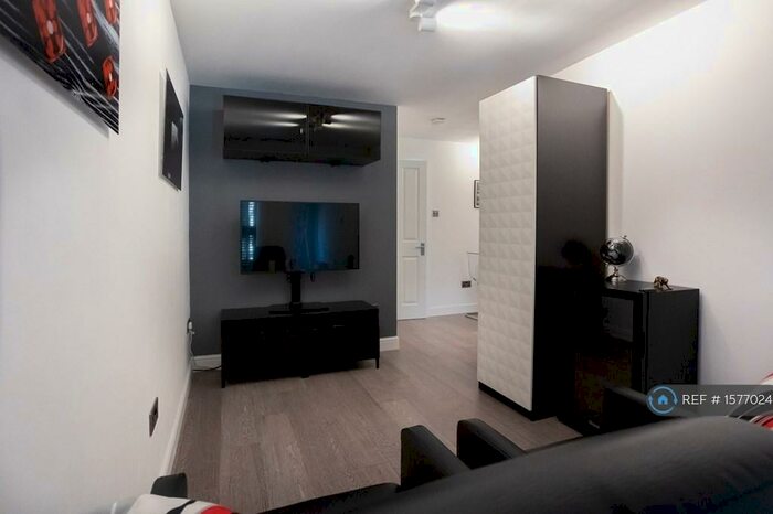 1 Bedroom Maisonette To Rent In Carters Walk, Farnham, GU9