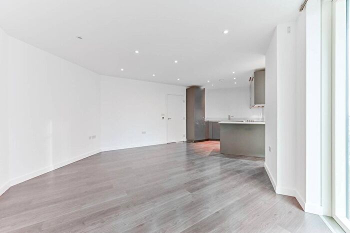 2 Bedroom Flat To Rent In Tennyson Apartments, East Croydon, Croydon, CR0