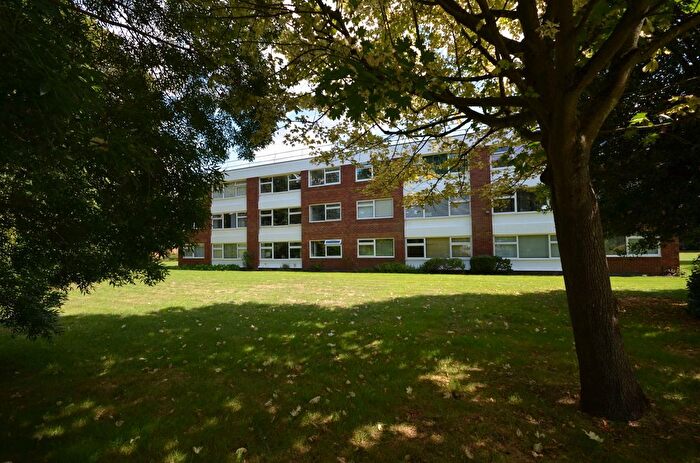 2 Bedroom Flat To Rent In Jamnagar Close, Staines-Upon-Thames, TW18