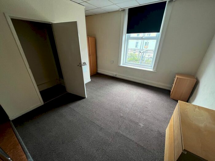 1 Bedroom Flat To Rent In Holdenhurst Road, Bournemouth, BH8