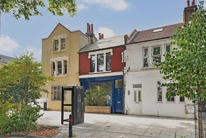 2 Bedroom Barn Conversion To Rent In Shacklewell Lane, London, E8