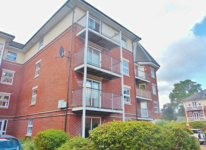 2 Bedroom Flat To Rent In Hill Lane, Southampton, SO15