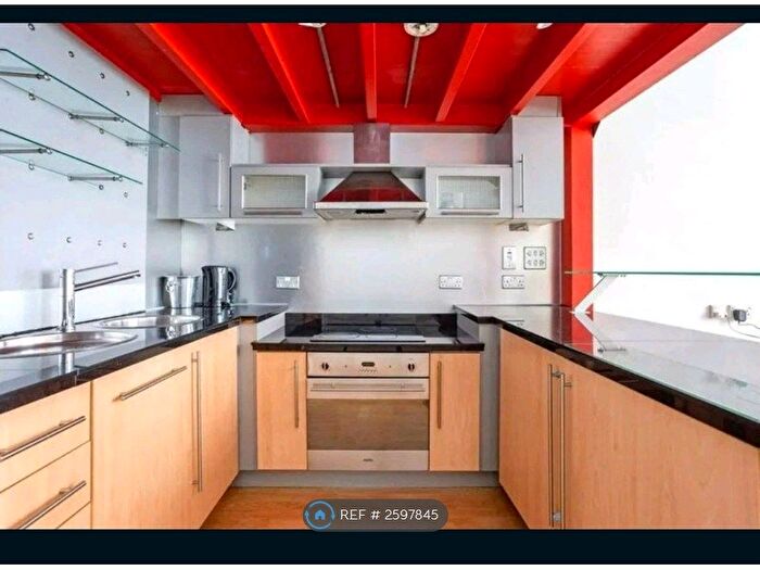 2 Bedroom Flat To Rent In Princess St, Manchester, M1