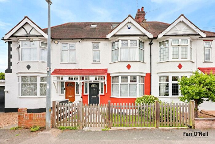 4 Bedroom Terraced House For Sale In Chestnut Avenue, Buckhurst Hill, IG9