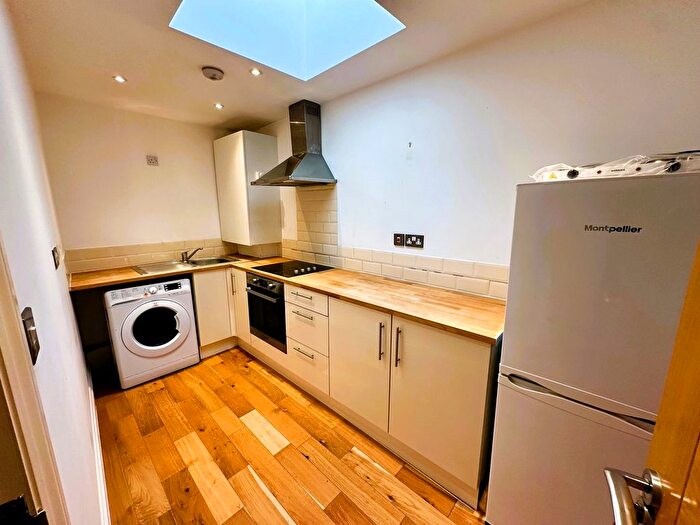 1 Bedroom Flat To Rent In Gatton Road, Tooting Broadway, London, SW17