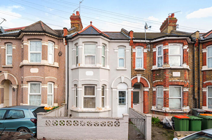 3 Bedroom Terraced House For Sale In Gwendoline Avenue, London, E13