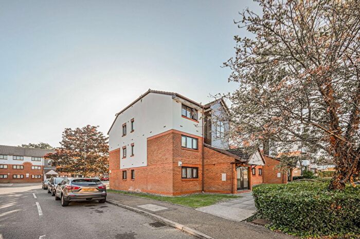 1 Bedroom Flat For Sale In St Pauls Rise, London, Palmers Green, London, N13