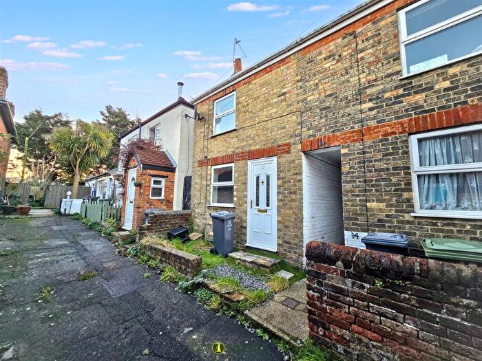 2 Bedroom Semi Detached House For Sale In Bank Gardens, Ryde, PO33