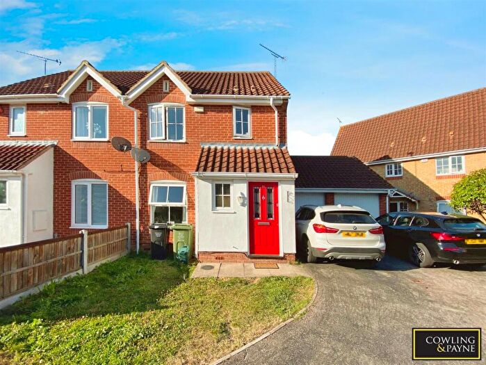 3 Bedroom House To Rent In Orkney Gardens, Wickford, Essex, SS12