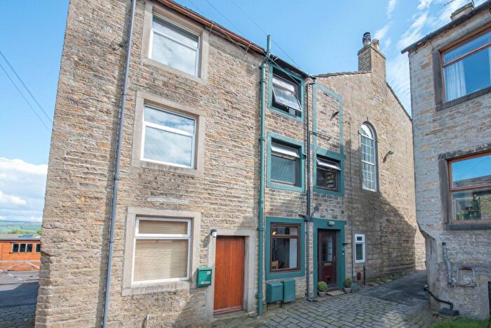 1 Bedroom Cottage For Sale In A Keighley Road, Cross Hills, BD20