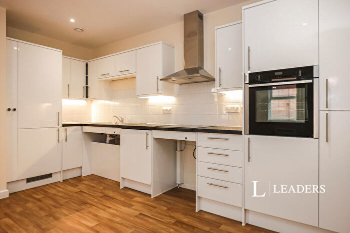 1 Bedroom Flat To Rent In St. Peters Gardens, Marefair, Northampton, NN1