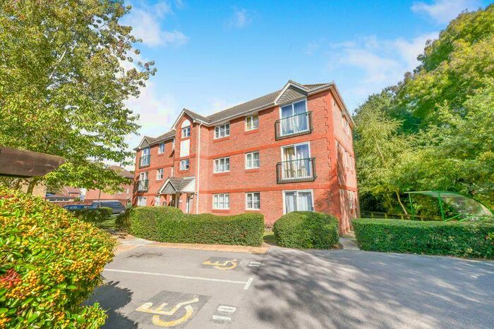 2 Bedroom Apartment To Rent In Sycamore Park, Farnborough, GU14