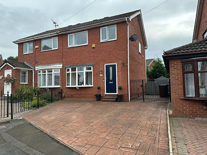 3 Bedroom Semi-Detached House For Sale In Oval Drive, Dukinfield, SK16