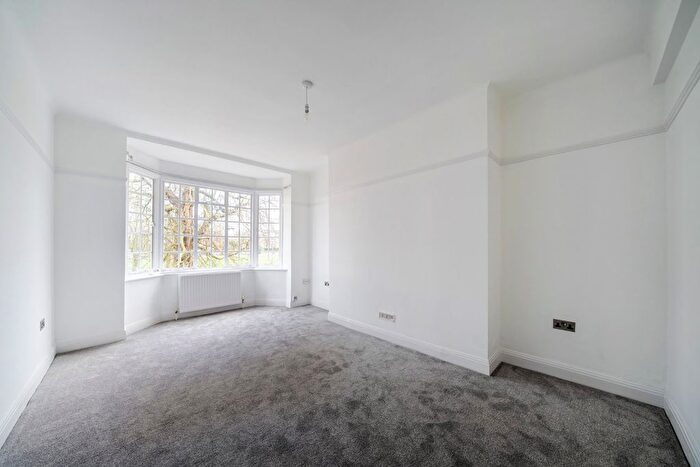 3 Bedroom Flat To Rent In Hyde Vale, London, SE10